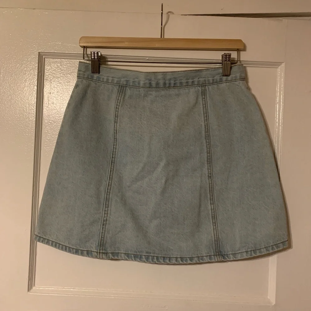 Urban Outfitters BDG Light Denim Mini-Skirt - Picture 4 of 5